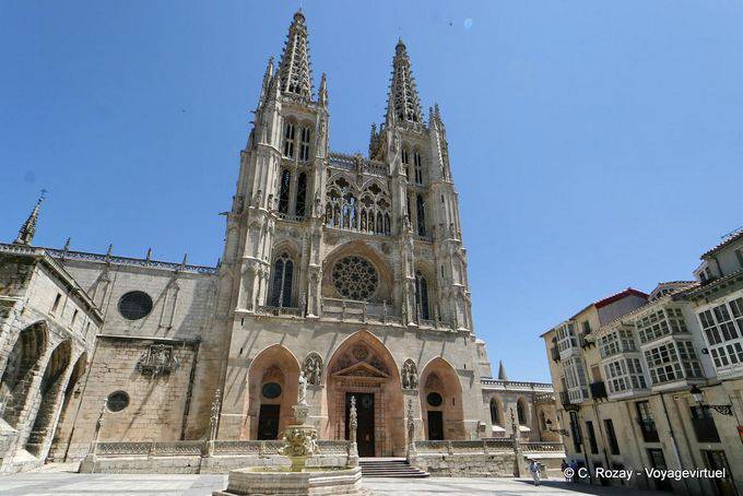 Fachada da catedral e fonte de Santa Maria, Burgos - Espanha