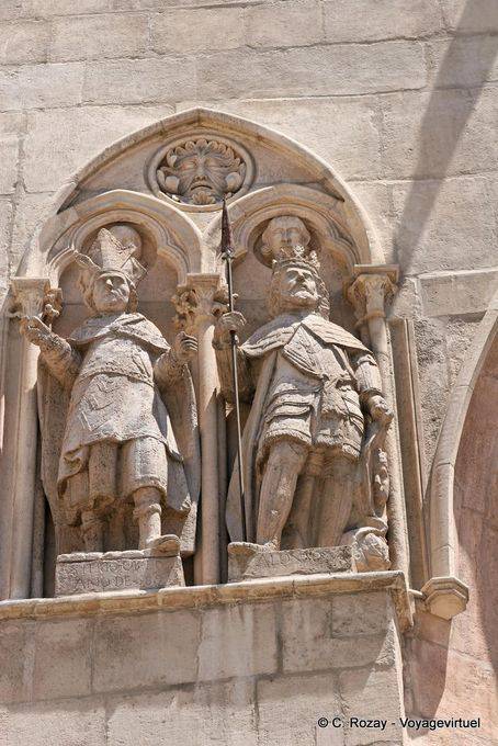 Reis de pedra, a fachada da catedral de Burgos - Espanha