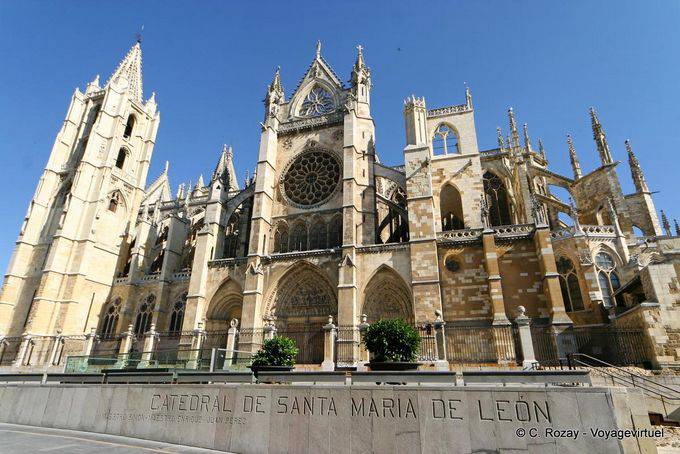 Fachada sul da Pulchra Leonina, Santa Maria de Leon Catedral - Espanha