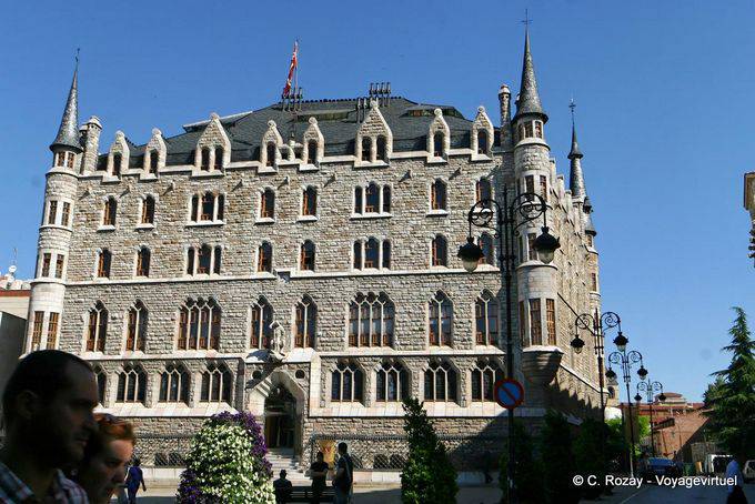Casa Botines, Calle de la Légion VII, León - Espanha