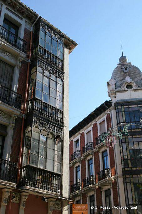Arquitetura, na esquina da Calle Ancha, Calle Sierra Pambley, León - Espanha