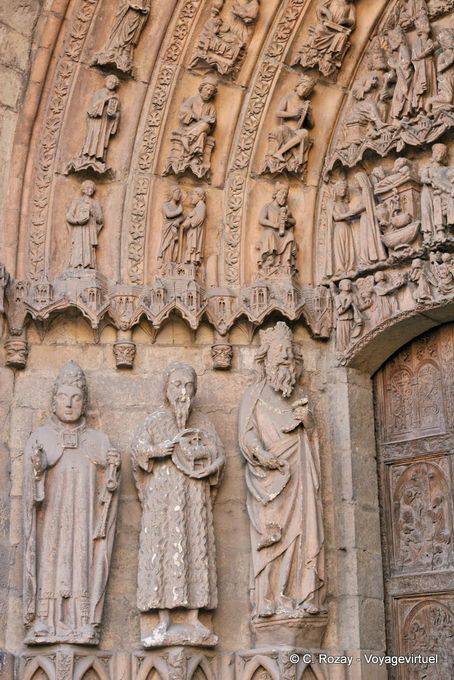 Estátuas na esquerda da porta de San Juan, frente ocidental, Catedral de León - Espanha