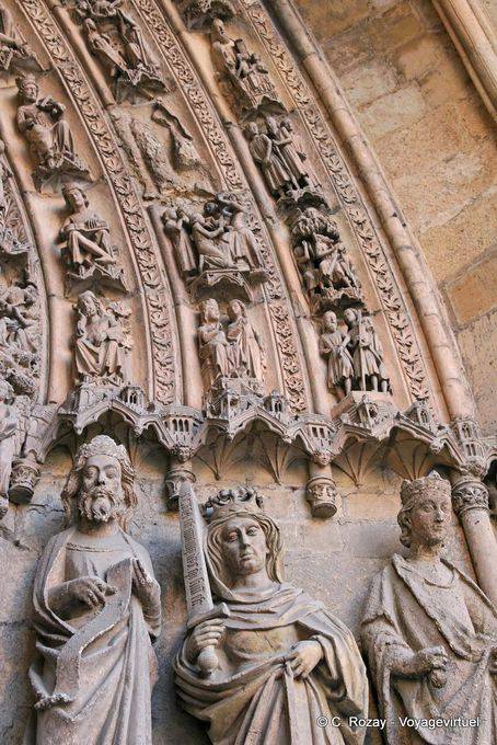 Reis e Rainha esculpidas no portada San Francisco, Catedral de León - Espanha
