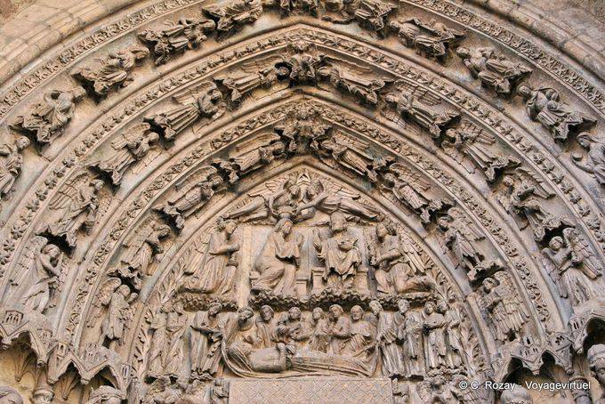 Tímpano da porta de San Francisco dedicado à Virgem, Santa Maria Catedral de Leon - Espanha