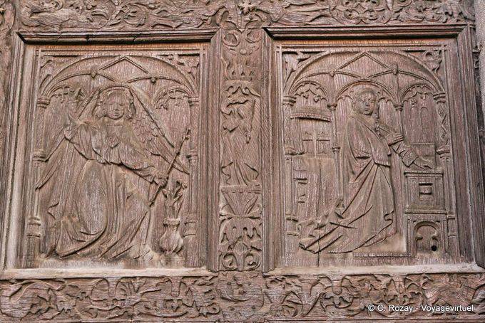 Bas-relevo em uma porta de madeira, a Catedral de León - Espanha