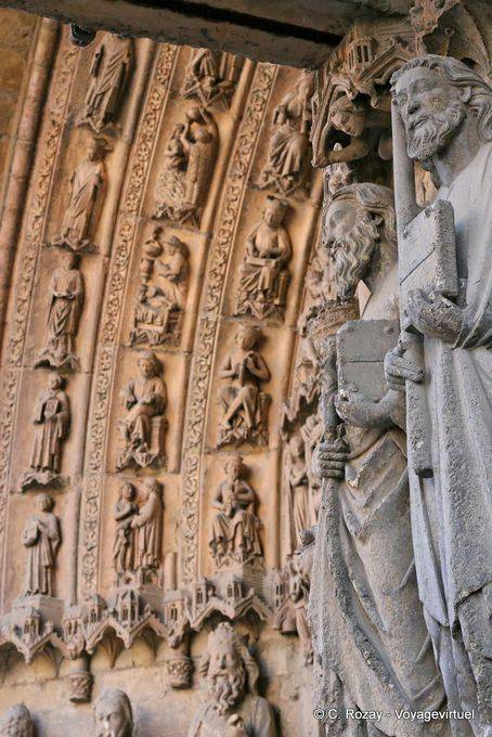 Estátuas de santos evangelistas, portal central, Catedral de León - Espanha