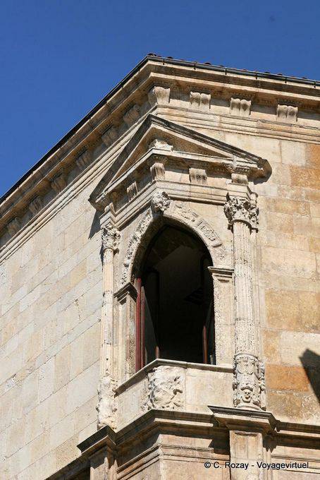 Canto da parede do palácio, León - Espanha