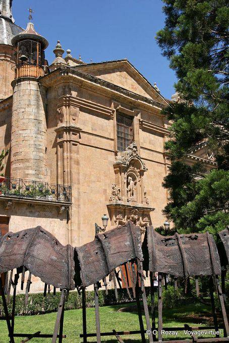 Salamanca, misturando gêneros, Major Colegio de San Bartolome, Plaza Anaya - Espanha