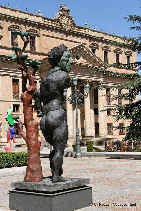 Escultura rosto Verde, Plaza Anaya, Salamanca - Espanha