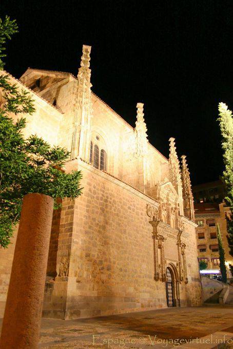 Salamanca, iluminação noturna Sancti Spiritus em igreja - Espanha
