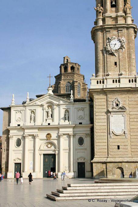 Fachada, cúpula e parte da torre do sino da Catedral de Saint-Sauveur, Zaragoza - Espanha