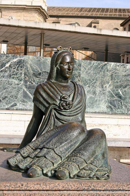 Estátua de bronze, Plaza Nuestra Señora del Pilar, Zaragoza - Espanha