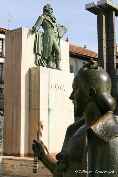Goya estátua na praça Pilar, Zaragoza - Espanha