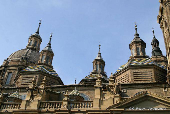 Quatro dos onze cúpulas da Basílica de Nuestra Señora del Pilar, Zaragoza - Espanha