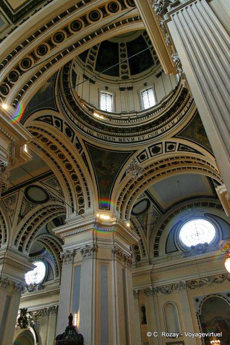 A cúpula da nave da Epístola, no interior da Basílica del Pilar, Zaragoza - Espanha