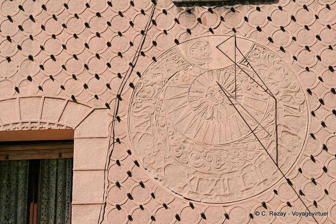 Relógio de sol em uma casa, Plaza de la Merced, Segovia - Espanha