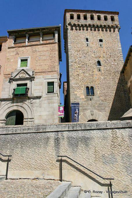 Torreon de Lozoya, visto a partir da Plaza San Martin, Segovia - Espanha