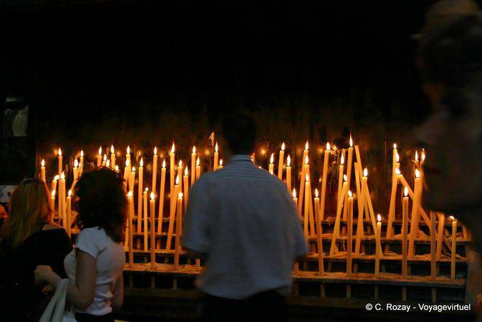 Fervor religioso no Zaragoza Basílica - Espanha