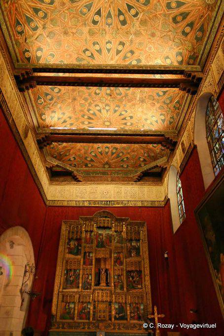 Capela com grande retábulo da escola castelhana do século XVI, Alcazar, Segovia - Espanha