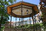 Burgos, gazebo no Paseo del Espolon, Espanha.