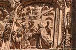 Escultura na fachada principal da Catedral Nueva, Salamanca, Espanha.