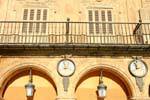Salamanca, lanternas e medalhões Plaza Mayor, Espanha.