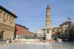 Panorama da Lonja e Seo do Plaza del Pilar, Zaragoza, Espanha.