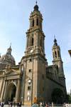 Spiers da Basílica de Nuestra Señora del Pilar, Zaragoza, Espanha.