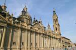 Vista da frente de Nossa Senhora do Pilar, Zaragoza, Nuestra Señora del Pilar, Espanha.
