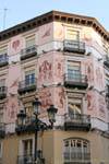 Edifício decorado, esquina Calle Espoz y Mina, Calle Fray Juan Cebrian, Zaragoza, Espanha.