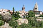 Vista das torres da Catedral e San Esteban do Alcazar, Segovia, Espanha.
