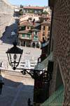 Calle Cervantes, visualizar o Aqueduto e Calle San Juan, Segovia, Espanha.