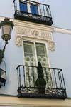 Moldura da janela, em frente ao Teatro Cervantes, Segovia, Espanha.
