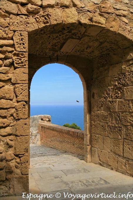 Paredes e vista para o mar, Castillo de Santa Barbara, Alicante - Espanha