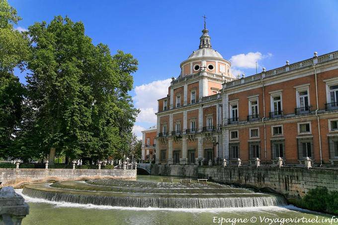 Pequeno barragem no Ría, Palacio Real, Aranjuez - Espanha