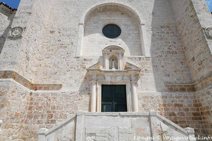 Chinchon, entrada da Iglesia de la Asuncion NS - Espanha