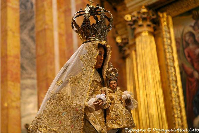 Cuenca, NS Catedral de Gracia, Coroado Virgin - Espanha