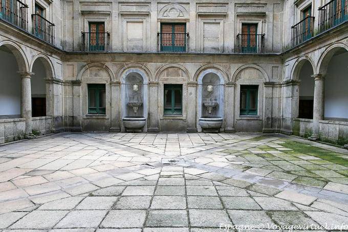Escorial, pátio do mosteiro - Espanha