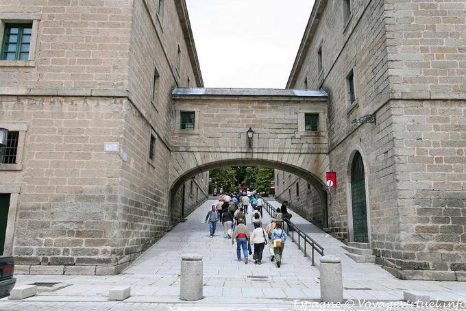 Escorial, a passagem entre edifícios - Espanha