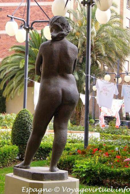 Lorca, em um jardim - Espanha