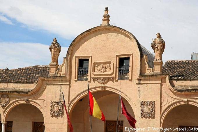 Lorca, detalhe da fachada do Ayuntamiento - Espanha