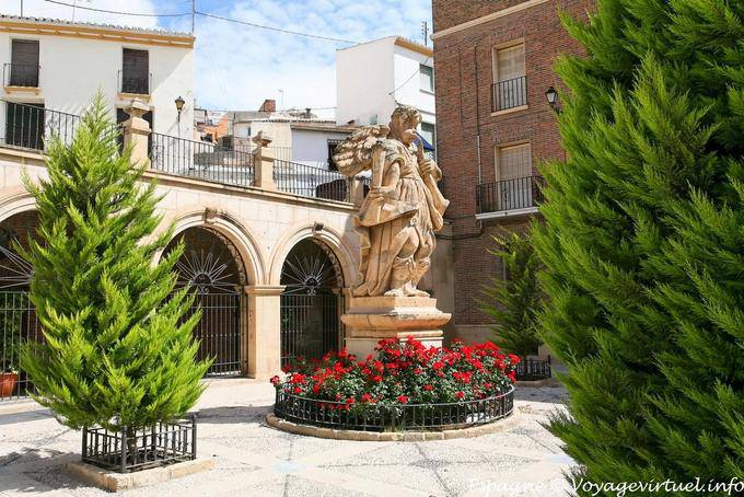 Lorca estátua numa praça - Espanha