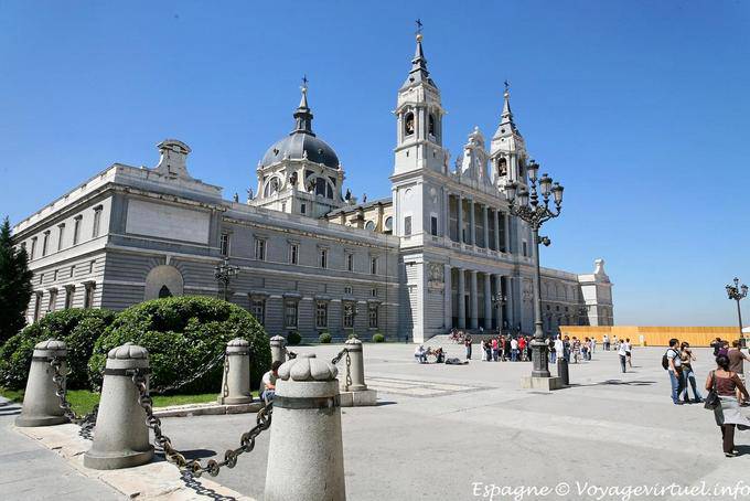 Almudena panorâmico em Madrid - Espanha