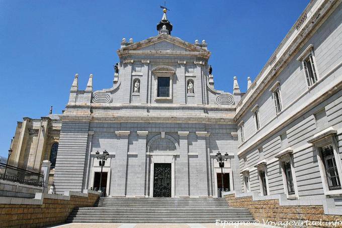 Anexo Chapel, S. Maria Catedral da Almudena, em Madrid - Espanha