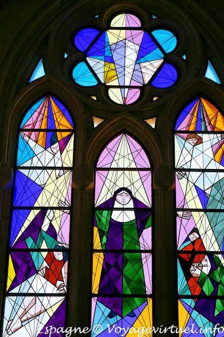 Madrid janela moderna catedral (Santa María la Real de la Almudena) - Espanha