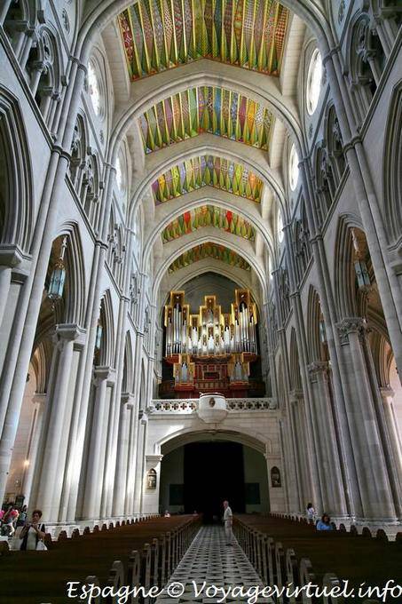 Catedral Madrid com vista para a nave (S. Maria de la Almudena) - Espanha
