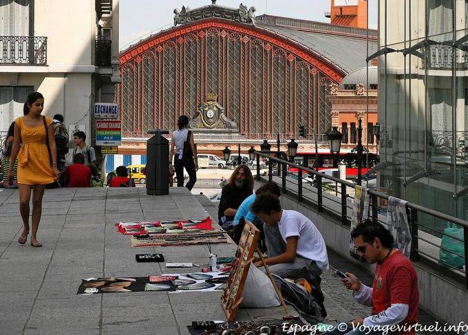 Madrid Atocha vendedor de rua - Espanha