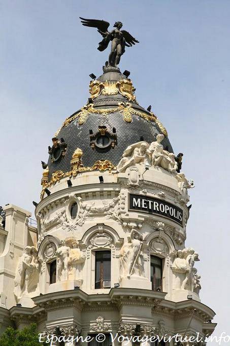 Madrid Calle de Alcalá, o topo do edifício Metropolis - Espanha