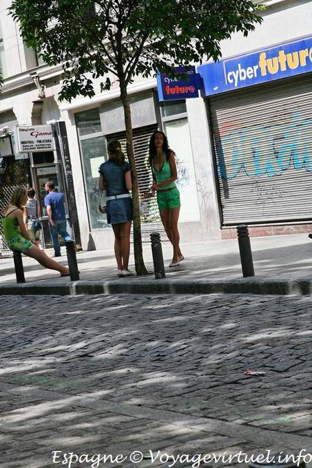Madrid, Calle Montera, meninas de rua - Espanha