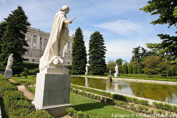 Madrid, nos Jardins Sabatini Estatuária - Espanha